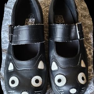 Black cat shoes  size 9 women's brand T.U.K